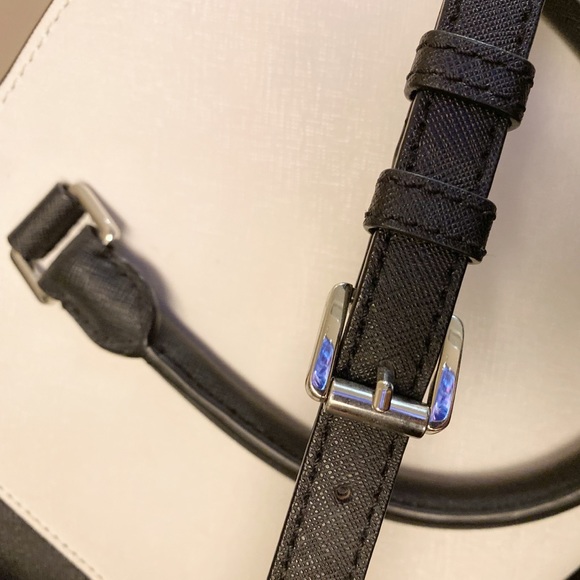 Michael Kors Medium Size Bag - Picture 4 of 13